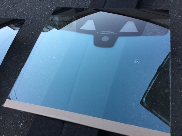 BMWG10 windshield cut2